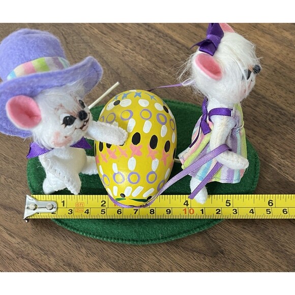 Annalee 6" Small White Mice Carrying Yellow Easter Egg 2009 - Picture 10 of 12